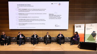 Panel "Unterschiedliche Perspektiven auf die Reform von Personalstrukturen in der Wissenschaft" (Foto: Jürgen Aloisius Morgenroth)